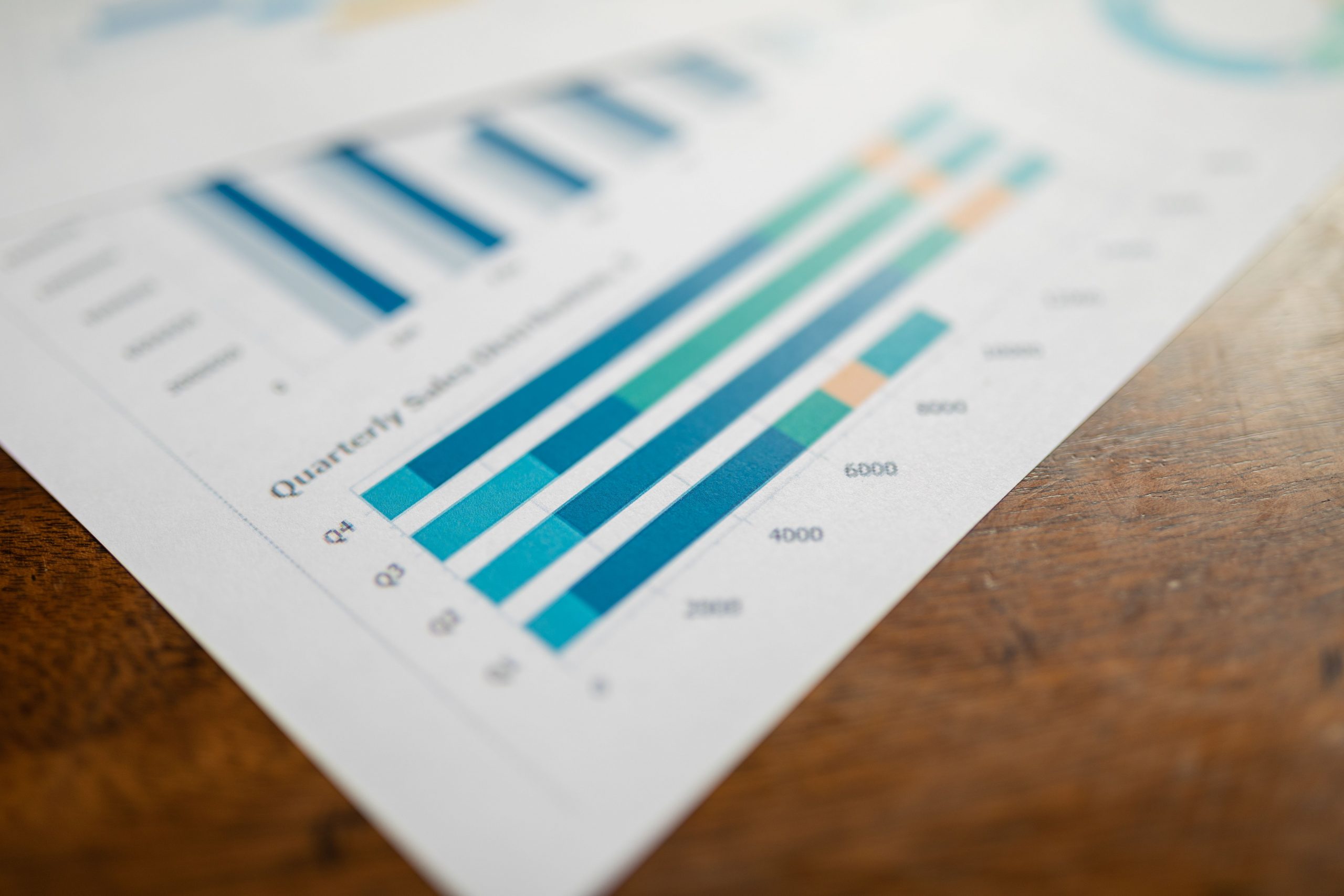 Informe empresarial con un gráfico de barras de diagnóstico empresarial